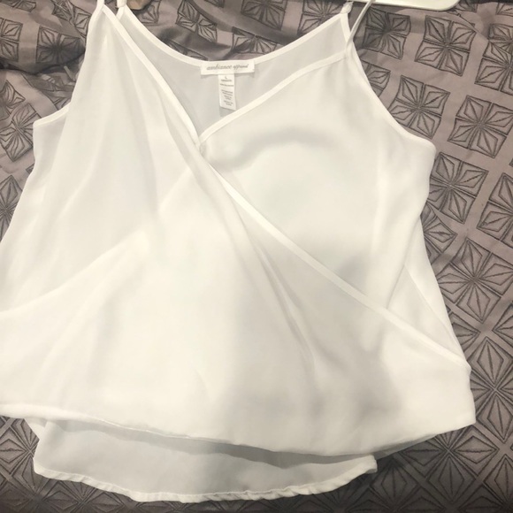 White blouse perfect for summer 😎 - Picture 2 of 2